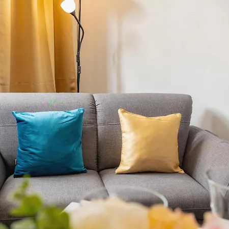 Apartament Z Balkonem Niedaleko Starego Miasta By Renters Apartment