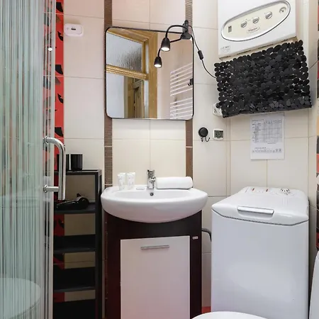 Apartament Z Balkonem Niedaleko Starego Miasta By Renters Апартаменты *